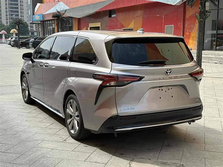 Фото 10 - Toyota Sienna