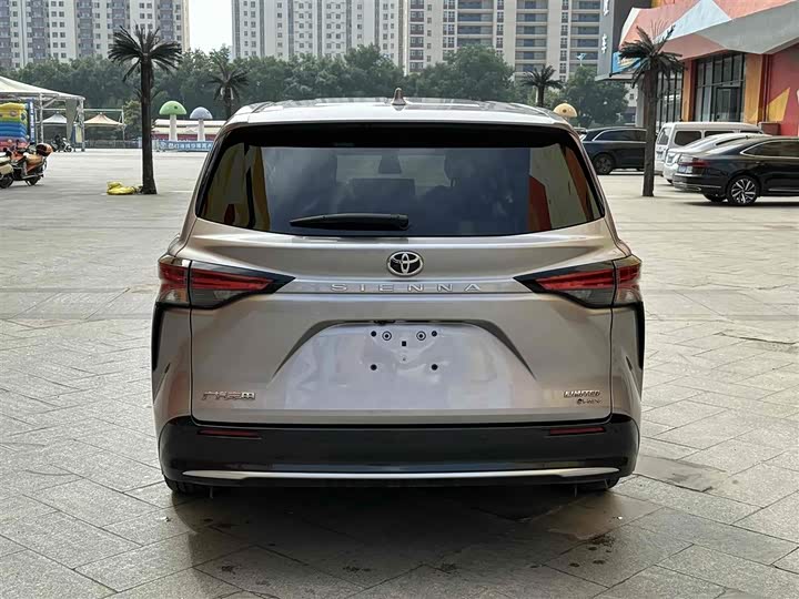 Фото 12 - Toyota Sienna