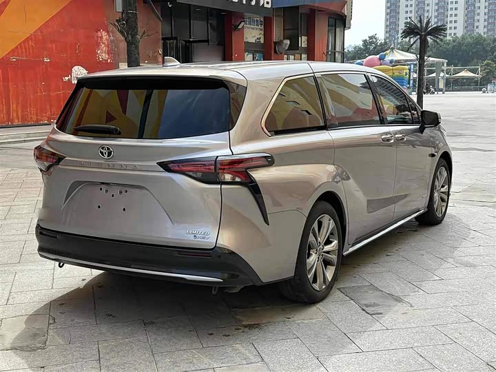 Фото 13 - Toyota Sienna