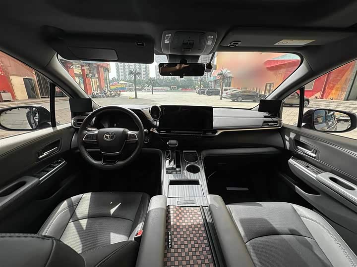 Фото 15 - Toyota Sienna