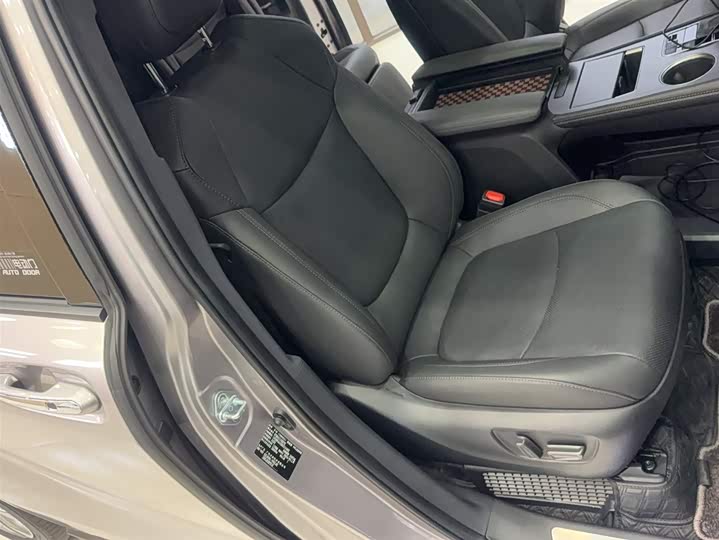 Фото 3 - Toyota Sienna