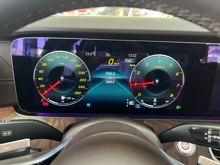 Фото 3 - Mercedes-Benz E-Class