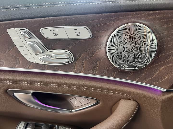 Фото 4 - Mercedes-Benz E-Class