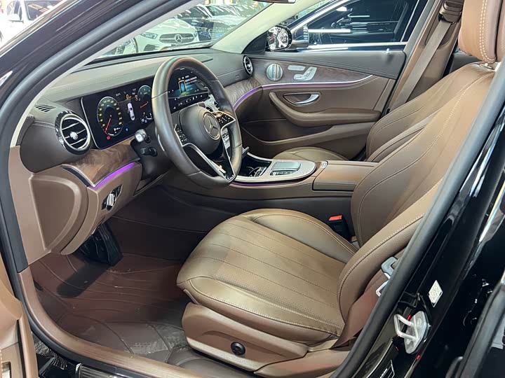 Фото 5 - Mercedes-Benz E-Class