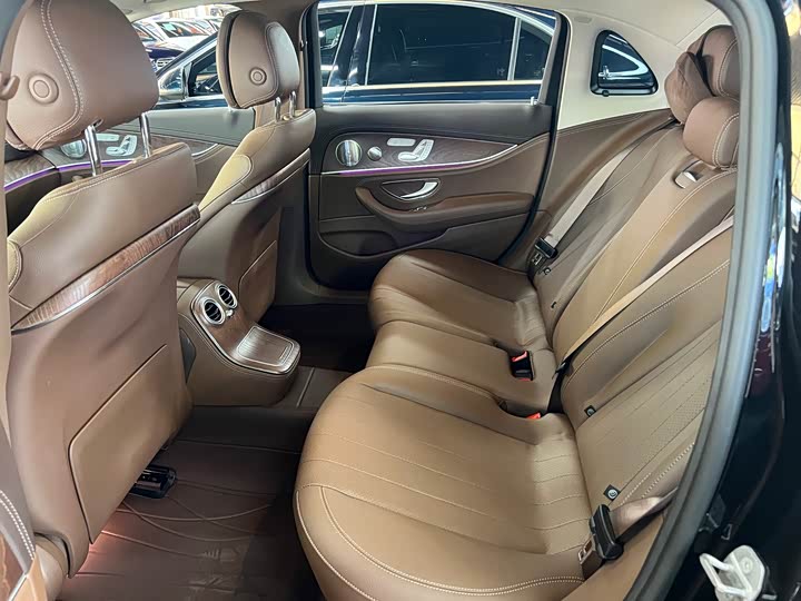 Фото 6 - Mercedes-Benz E-Class