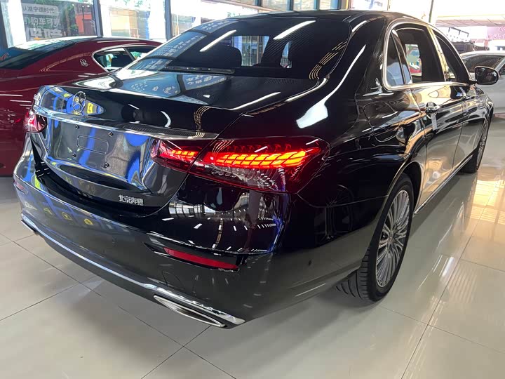 Фото 9 - Mercedes-Benz E-Class