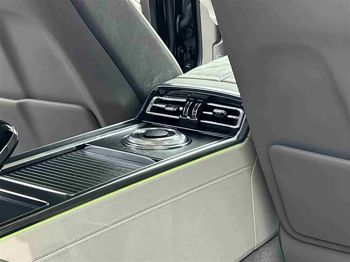 Фото 13 - Hongqi H9