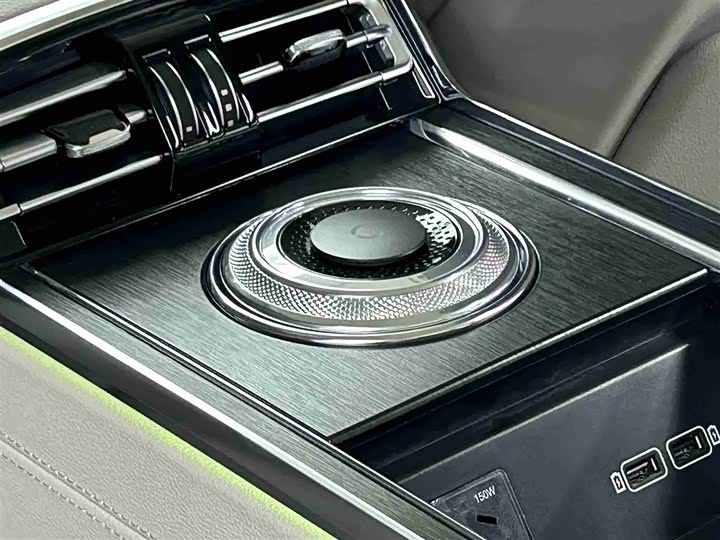 Фото 15 - Hongqi H9