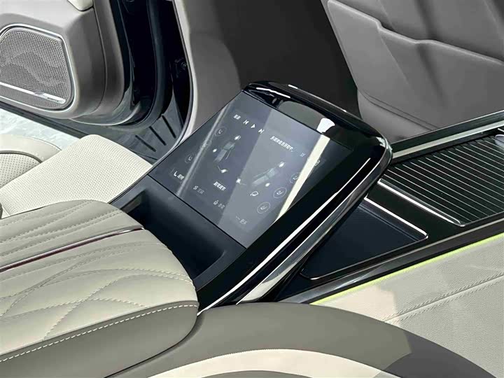 Фото 16 - Hongqi H9