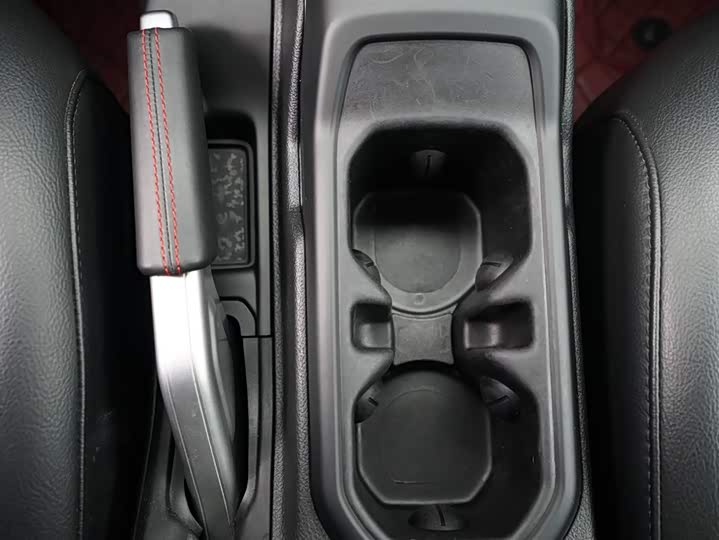 Фото 10 - Jeep Wrangler