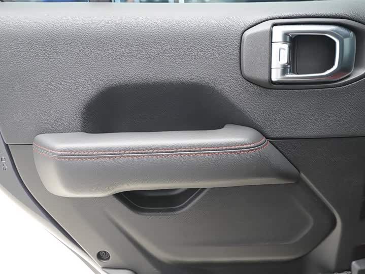 Фото 12 - Jeep Wrangler