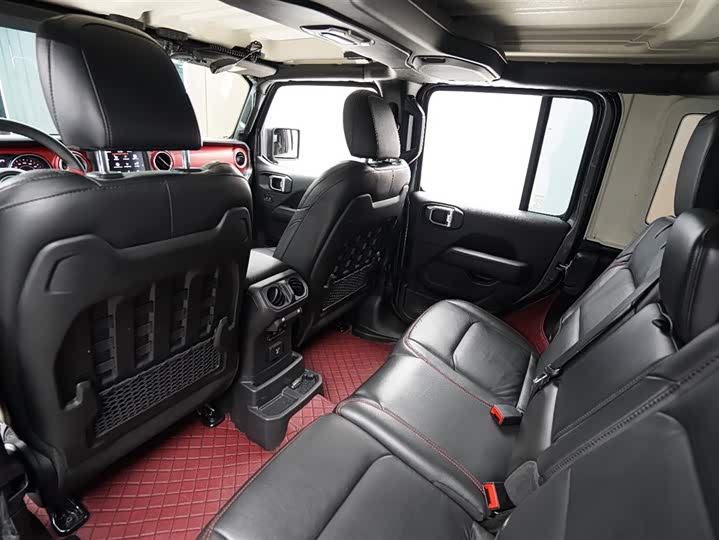 Фото 13 - Jeep Wrangler