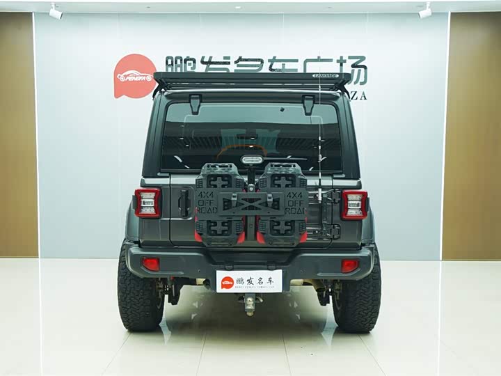 Фото 17 - Jeep Wrangler