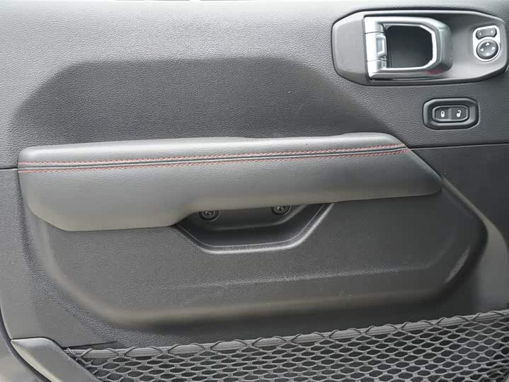 Фото 5 - Jeep Wrangler