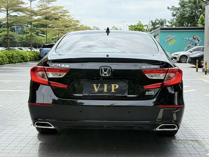 Фото 10 - Honda Accord