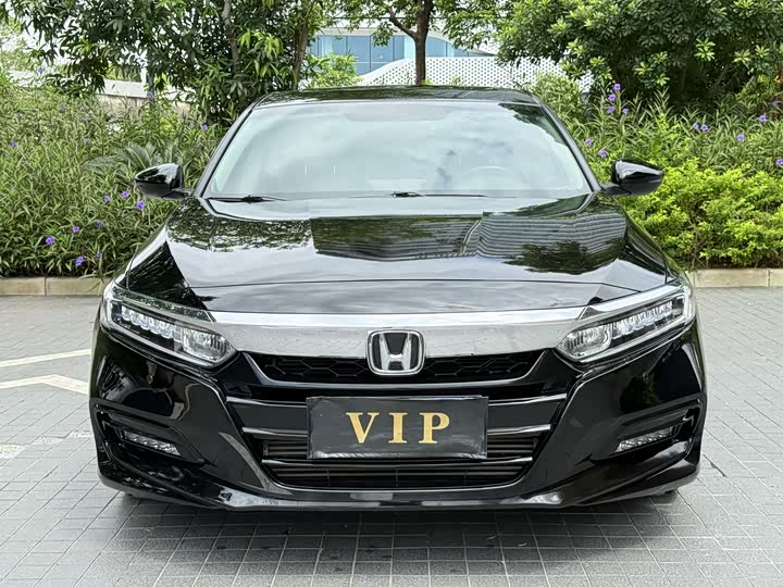 Фото 2 - Honda Accord