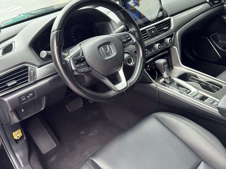 Фото 6 - Honda Accord