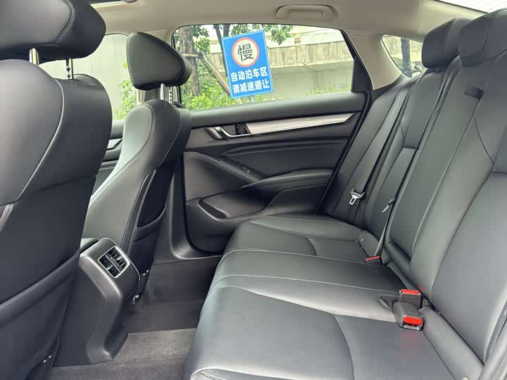 Фото 8 - Honda Accord