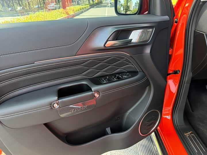 Фото 12 - Tank 300