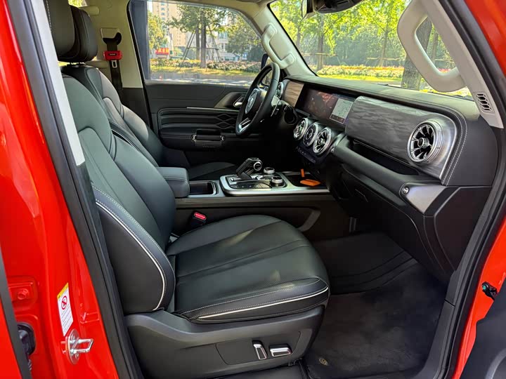 Фото 4 - Tank 300