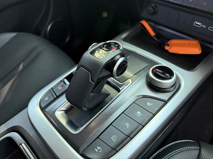 Фото 7 - Tank 300