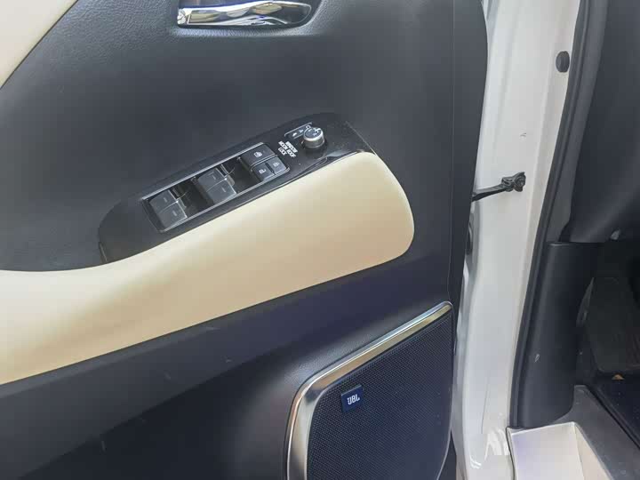 Фото 10 - Toyota Alphard