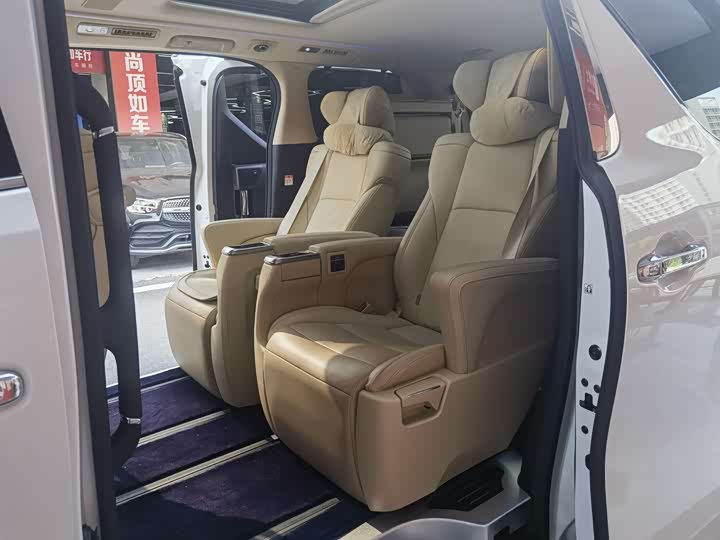 Фото 8 - Toyota Alphard