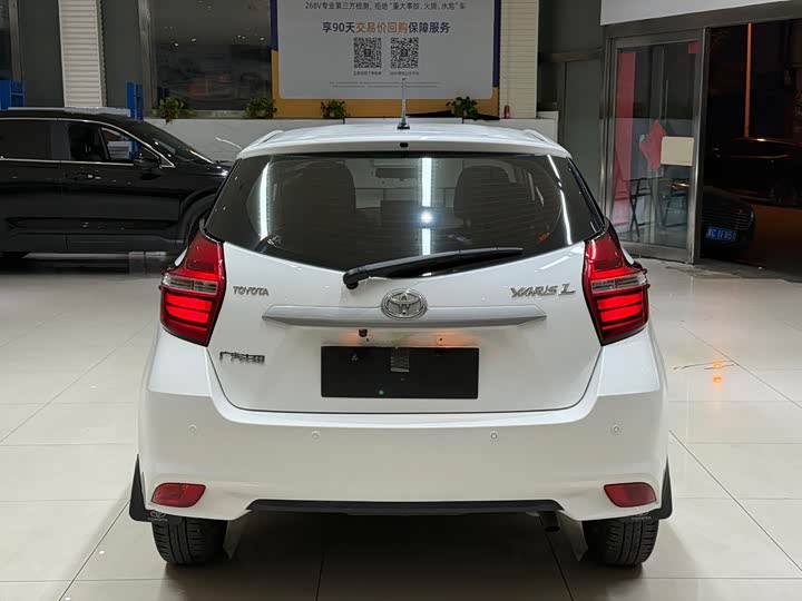 Фото 5 - Toyota Yaris L Hatchback
