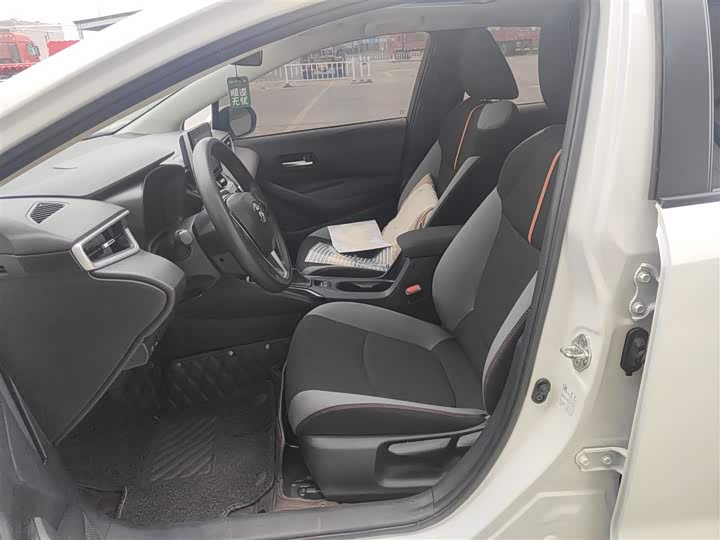 Фото 10 - Toyota Corolla