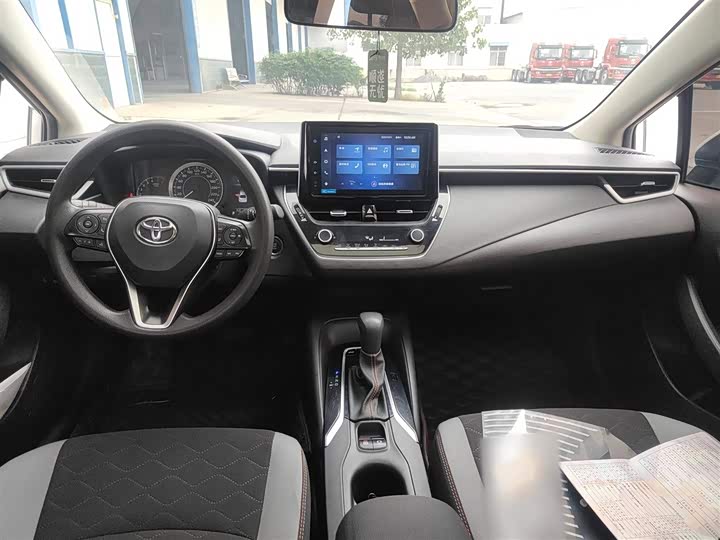 Фото 12 - Toyota Corolla