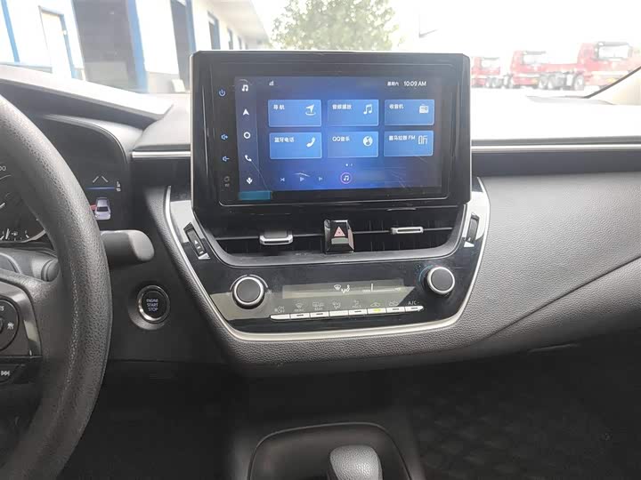 Фото 2 - Toyota Corolla