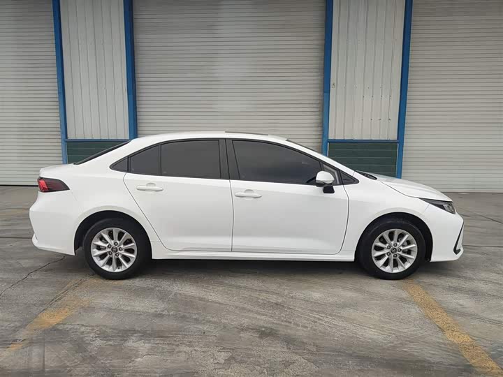 Фото 5 - Toyota Corolla