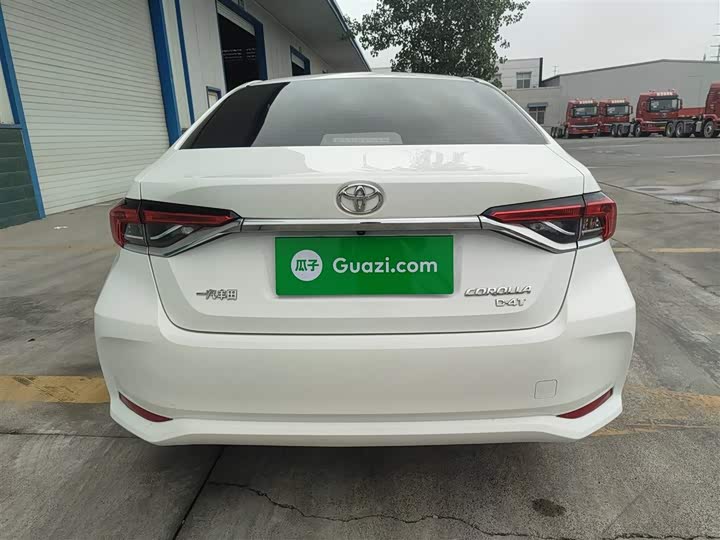 Фото 7 - Toyota Corolla