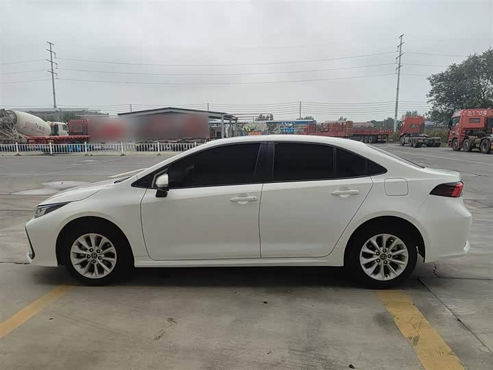 Фото 8 - Toyota Corolla