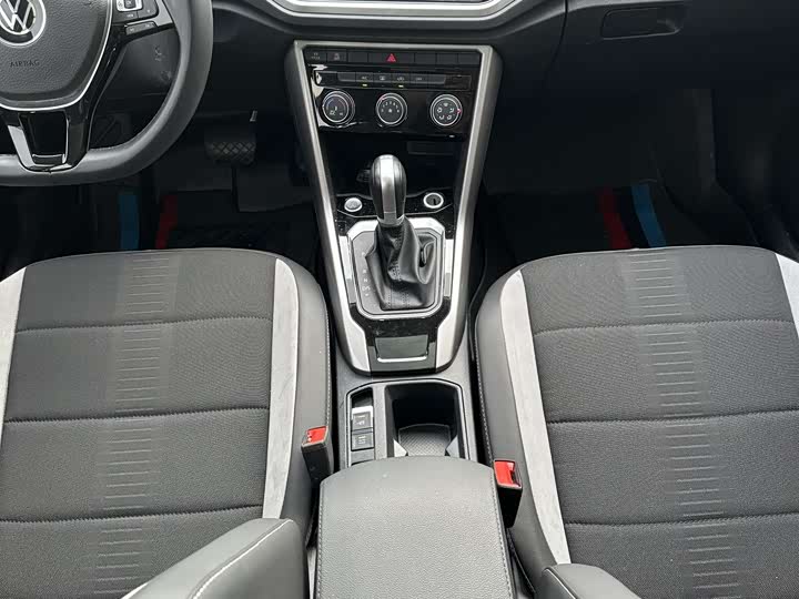 Фото 12 - Volkswagen T-Roc