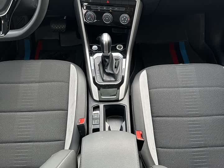 Фото 13 - Volkswagen T-Roc