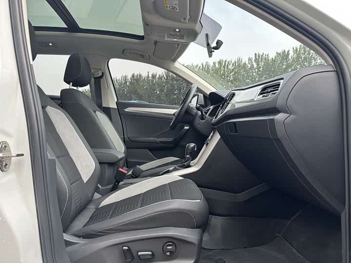 Фото 6 - Volkswagen T-Roc