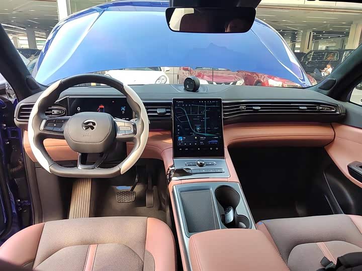 Фото 10 - Nio EC6