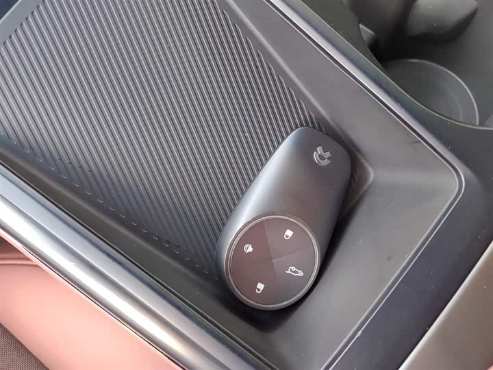 Фото 9 - Nio EC6