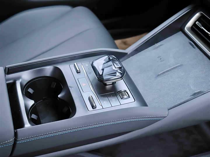 Фото 10 - BYD Qin L