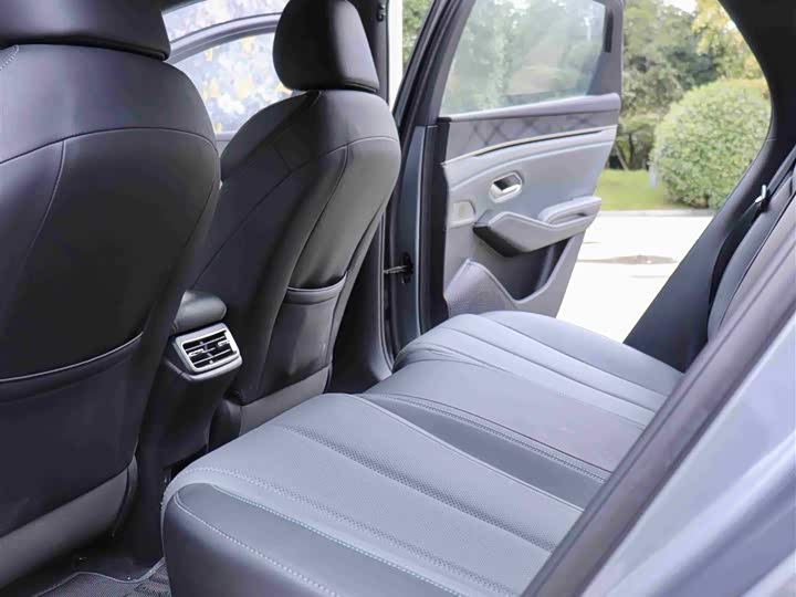 Фото 12 - BYD Qin L