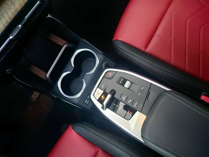 Фото 10 - BMW iX1