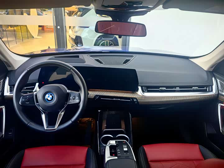 Фото 13 - BMW iX1