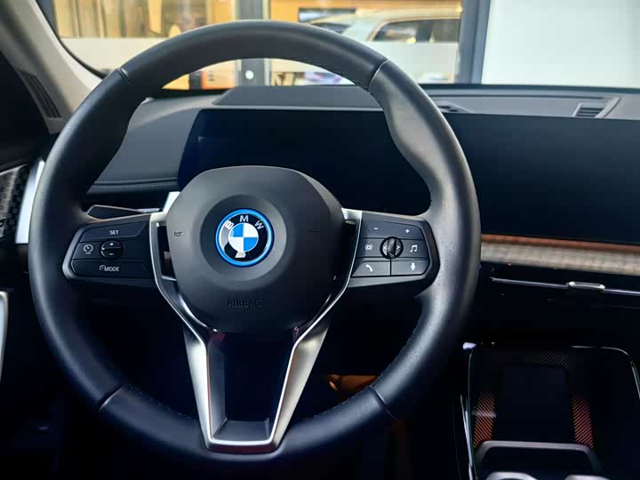 Фото 9 - BMW iX1