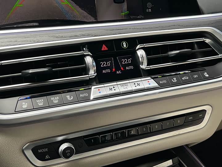 Фото 19 - BMW X7