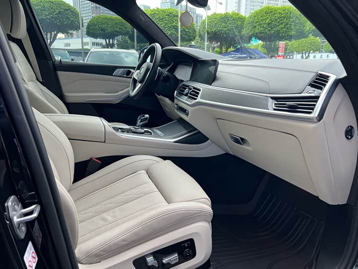 Фото 22 - BMW X7