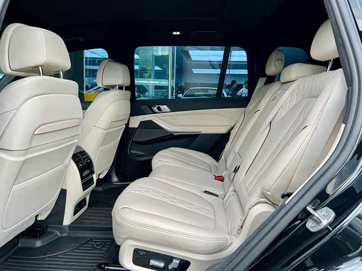 Фото 24 - BMW X7