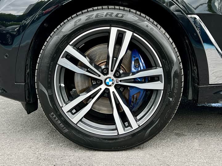 Фото 30 - BMW X7
