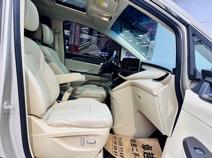 Фото 17 - Buick GL8 ES