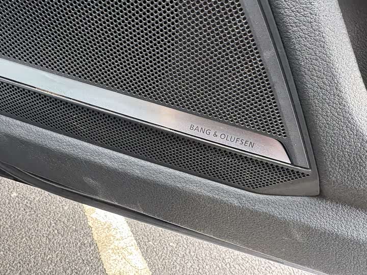 Фото 6 - Audi A6L